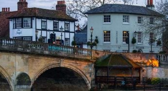 Oxfordshire Uncovered: A Comprehensive Guide To History, Nature, And Top Attractions