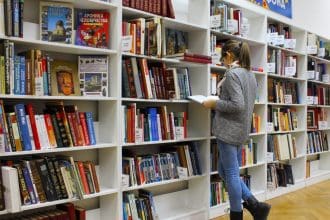 11 Best Libraries in Greenwich for Bookworms!