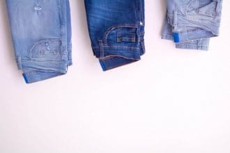 how to style mom jeans