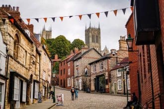 Lincoln Cathedral - https://unsplash.com/photos/sYHbmWeR7rQ