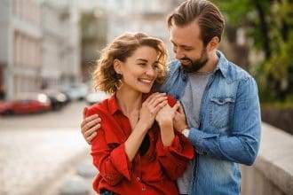 stylish couple love sitting street romantic trip