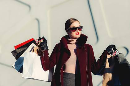 lady holding the bags