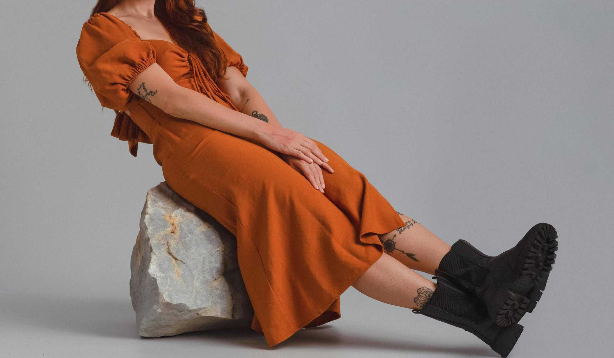 how to style Chelsea boots